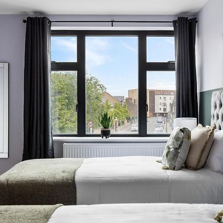 Stylish & Spacious 3 Bed Apartment With Fast Wifi, Close To Tube & Wembly London Exterior photo