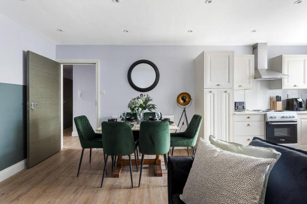 Stylish & Spacious 3 Bed Apartment With Fast Wifi, Close To Tube & Wembly London Exterior photo