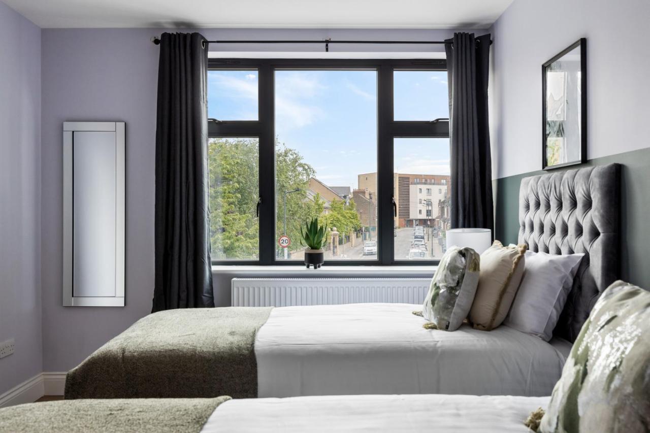 Stylish & Spacious 3 Bed Apartment With Fast Wifi, Close To Tube & Wembly London Exterior photo