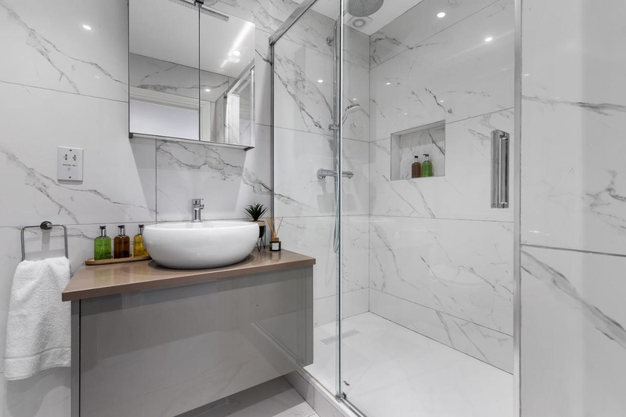 Stylish & Spacious 3 Bed Apartment With Fast Wifi, Close To Tube & Wembly London Exterior photo