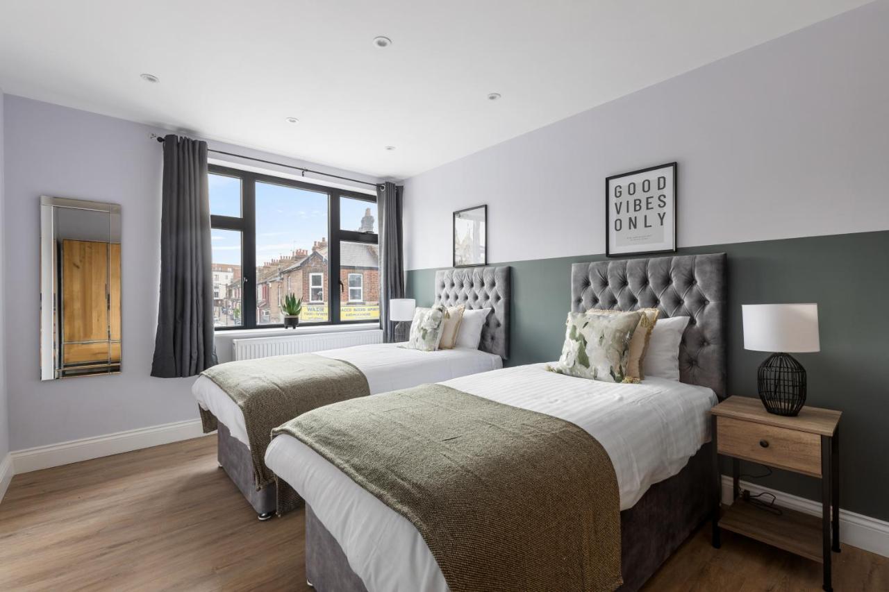 Stylish & Spacious 3 Bed Apartment With Fast Wifi, Close To Tube & Wembly London Exterior photo